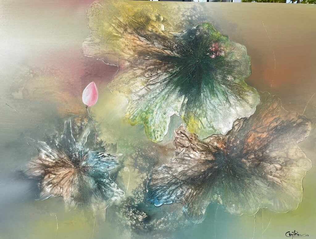 NhungArtspace_Sen-trong-suong-som_60x80cm_My-Tam_3 Tranh Sen trong sương sớm 60x80cm của nghệ sĩ Mỹ Tâm, trưng bày tại Nhung Art Space Huế – nghệ thuật đương đại trên chất liệu sơn dầu.
